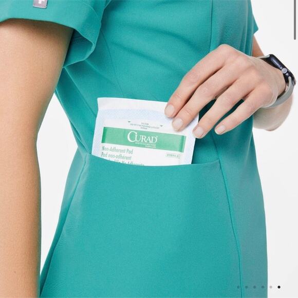 FIGS Inala Slim Top - Oasis - XS - Picture 16 of 16